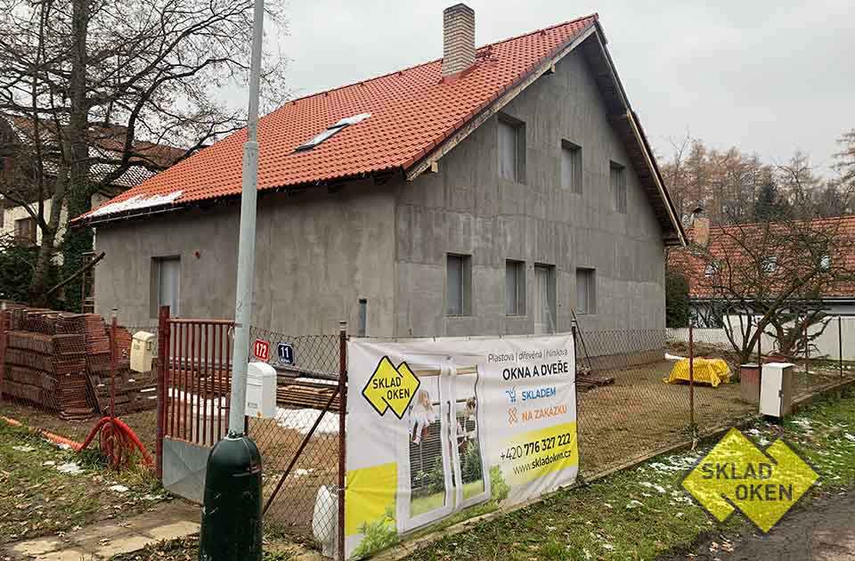 Okna na míru a následná montáž plastových oken rodinného domu v Říčanech u Prahy | od SkladOken.cz